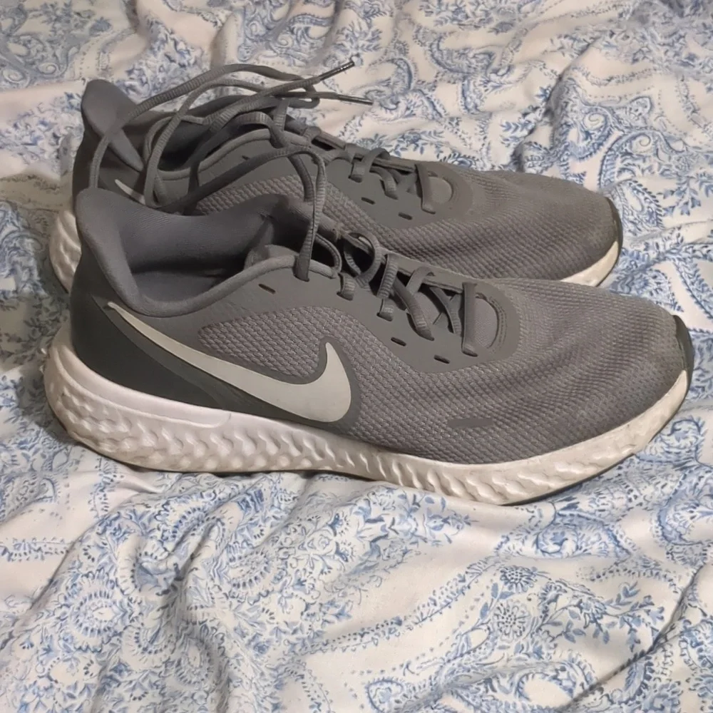 Nike Men's Revolution Shoe - Picture 6 of 7